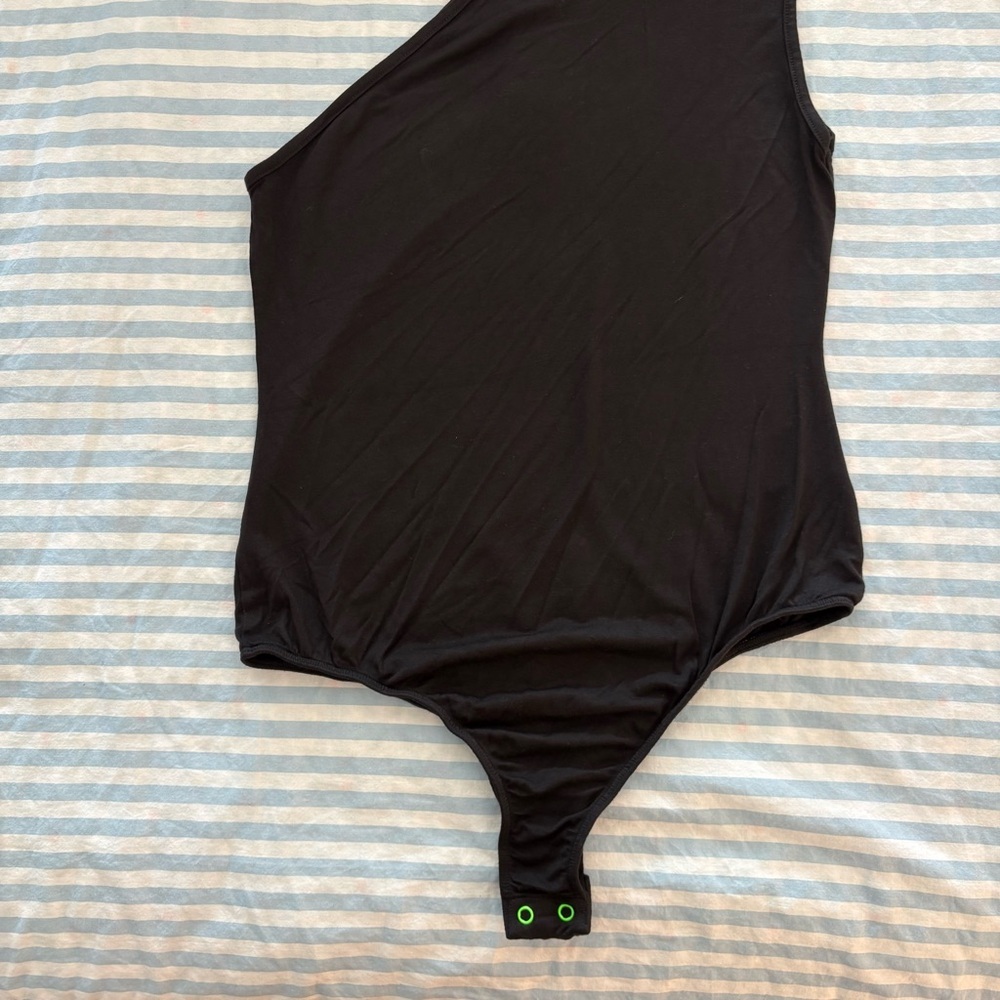 Hudson Jeans‎ Asymmetrical Bodysuit In Black Size L NWT - Picture 6 of 11